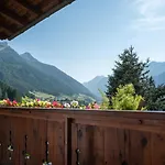 Haus Glück Stubaital Apartamento *