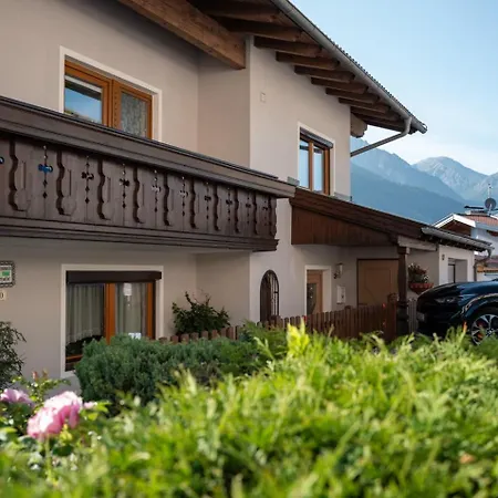 Haus Glueck Stubaital 公寓